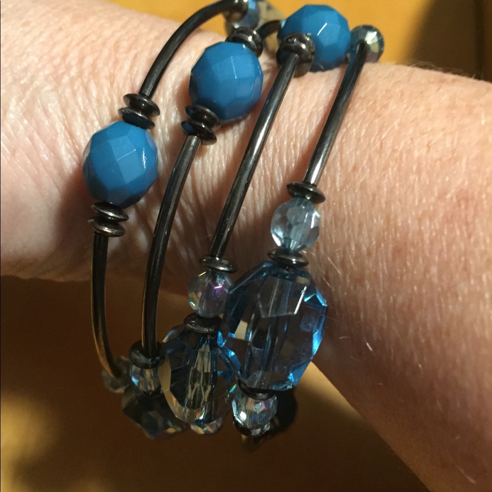 Blue beaded twisty bangle bracelet